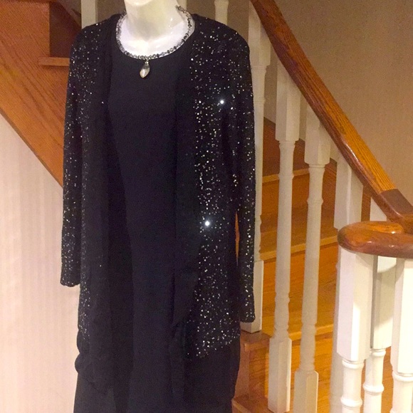 💕💕Host Pick💕💕NWOT Blk sequence long sleeve evening sweater - Picture 2 of 5
